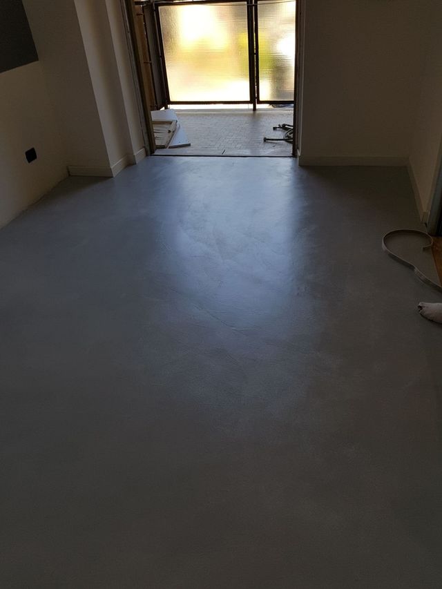 casa con pavimento in resina