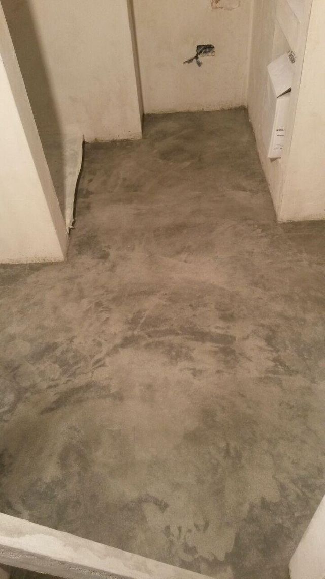 posa di pavimento in microcemento