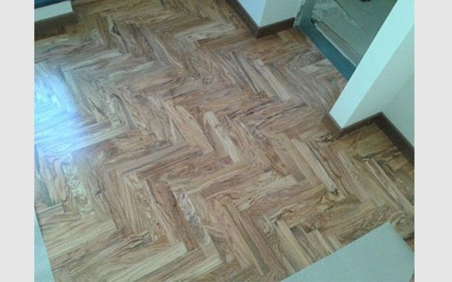 pavimento in legno a spina di pesce