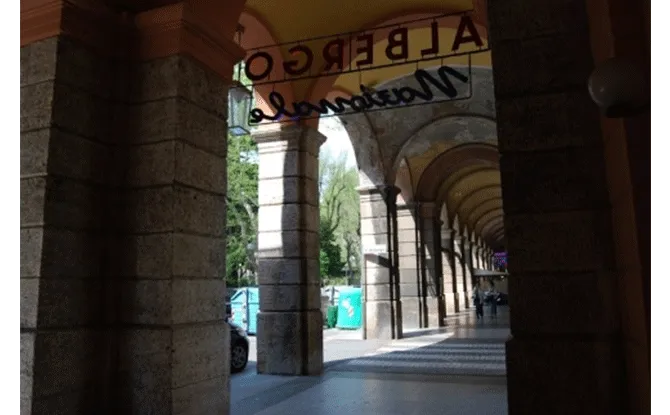 Albergo sotto il portico