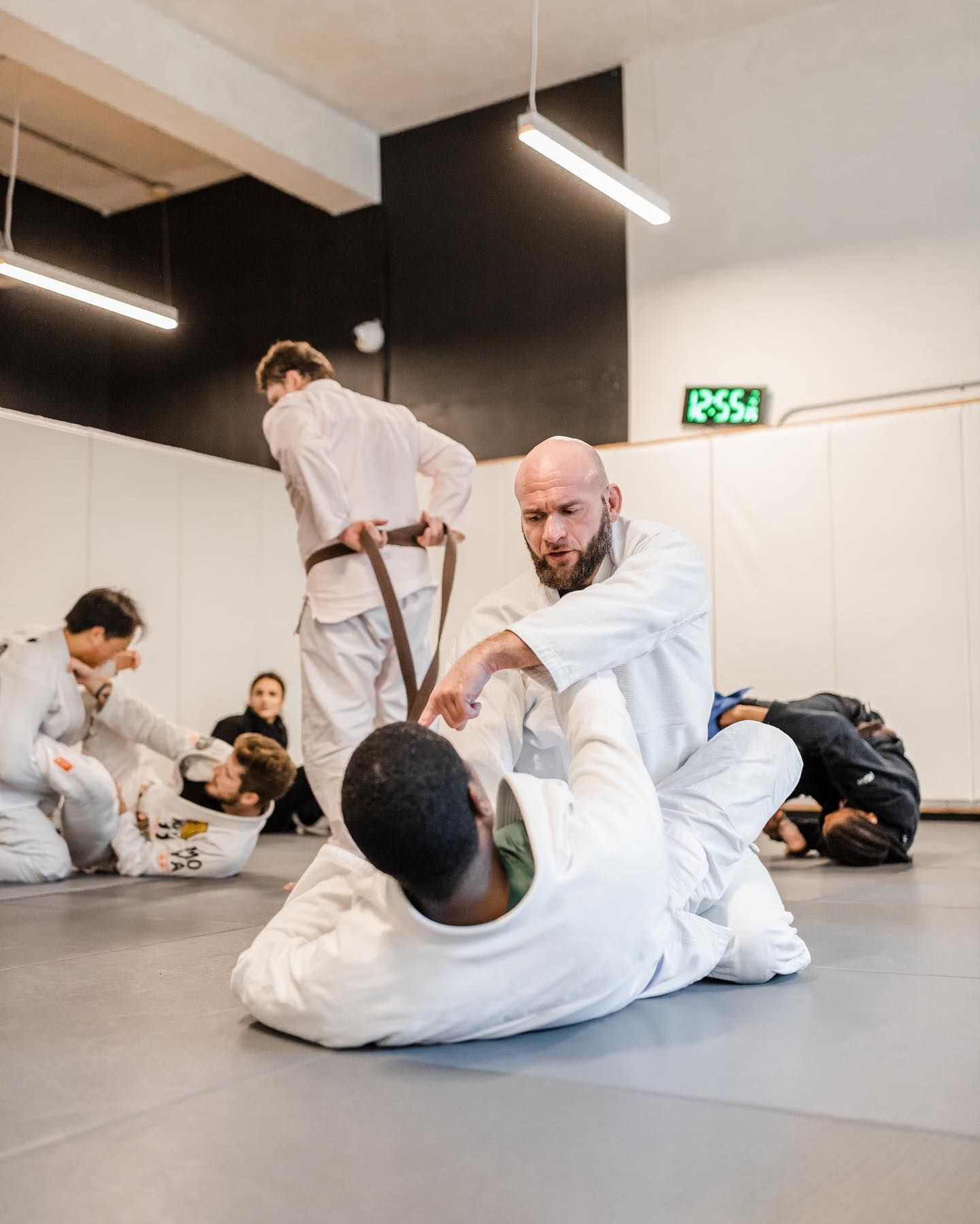 Intermediate Jiu Jitsu (Gi & No Gi)