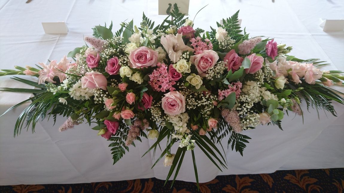 white and pink flower bouquet