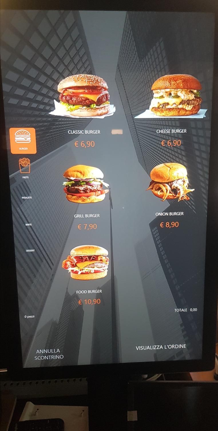 Un monitor di computer con un menu a forma di hamburger.