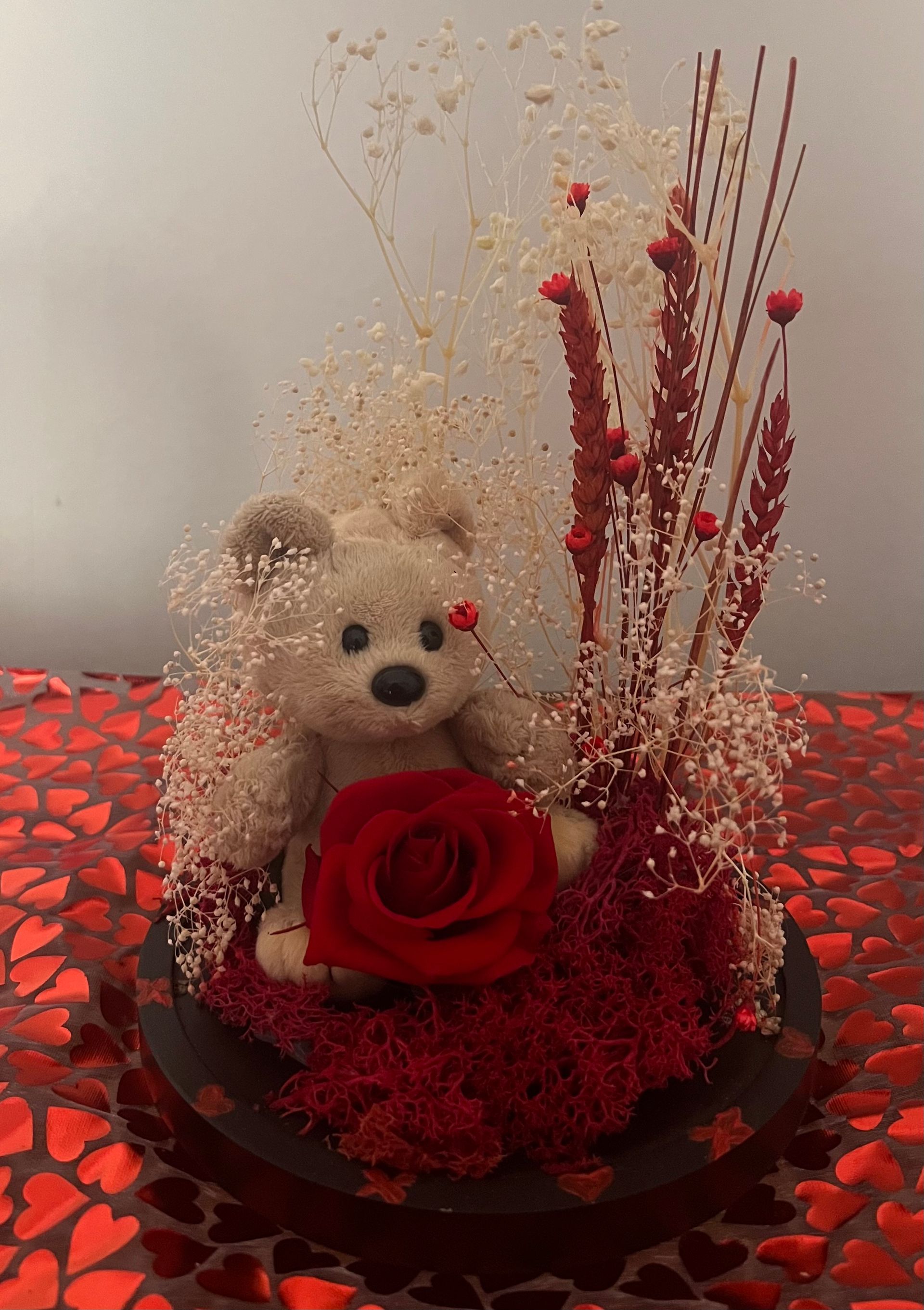 Rosa eterna profumata e orsetto in teca di vetro