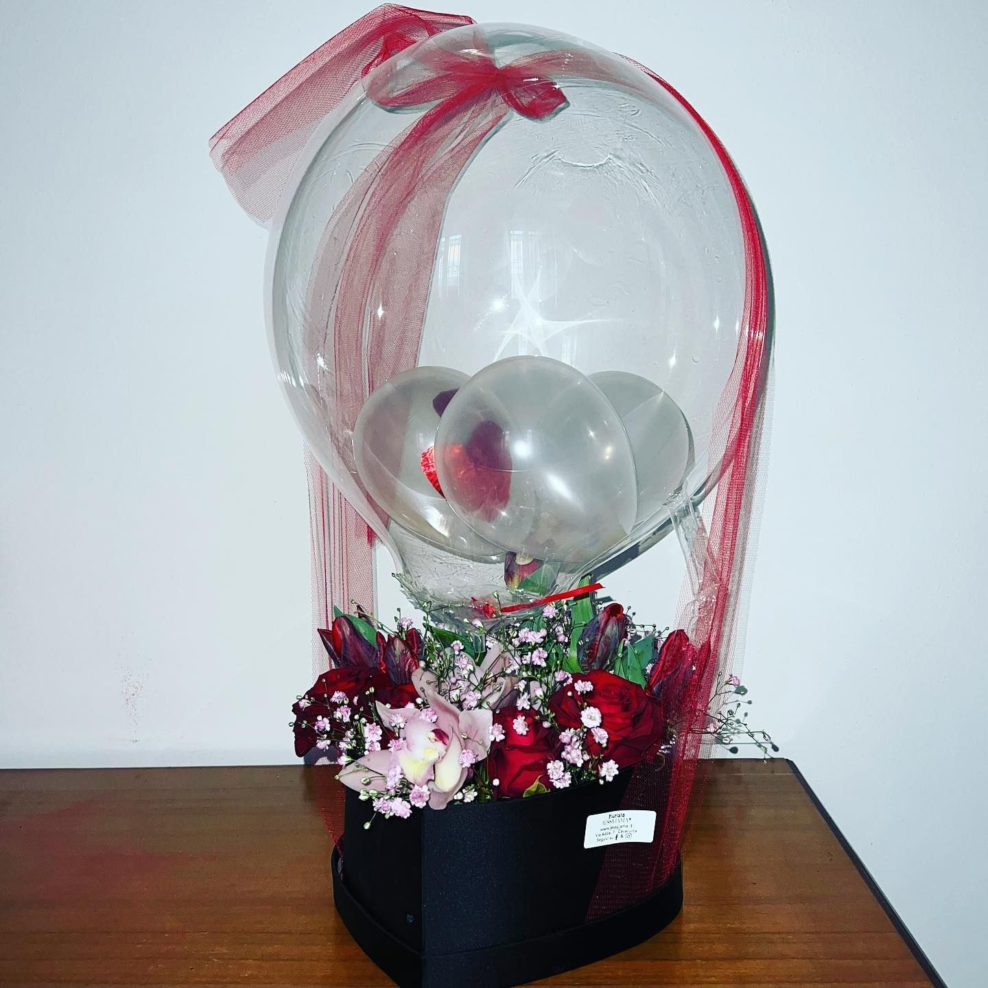 Rose e fiori con palloncino