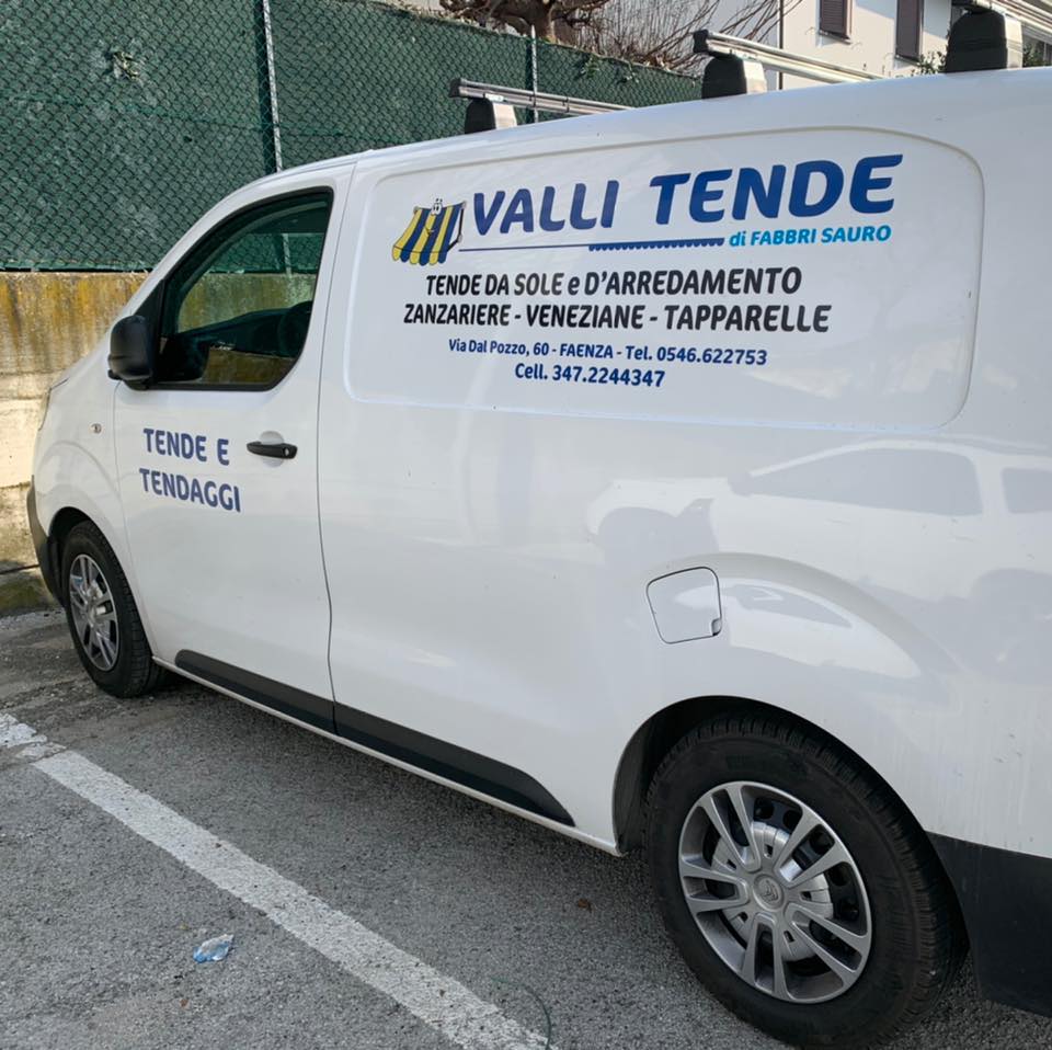 furgone della ditta per installazione e manutenzione tende