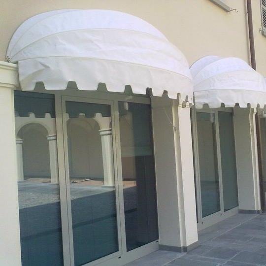 tenda a cappottina per negozio
