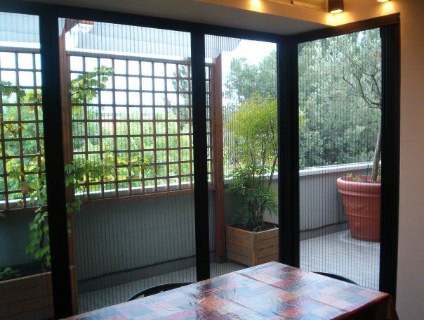 balcone con zanzariera