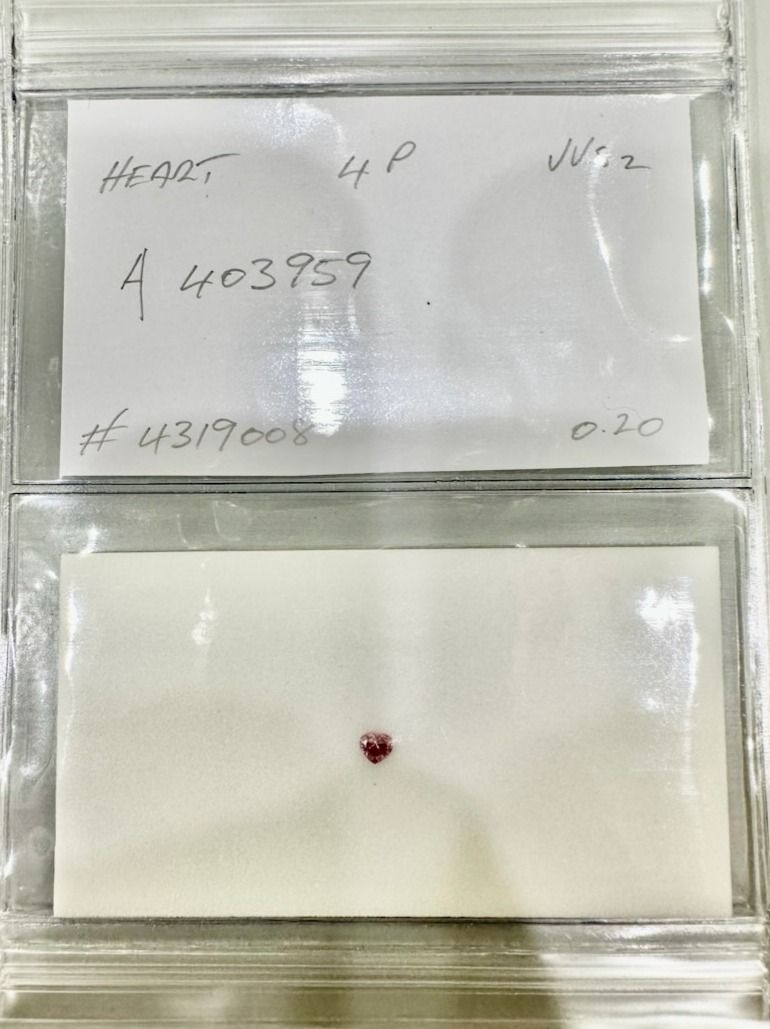 CERTIFIED ARGYLE Heart Diamond 0.20ct 4P VVS2