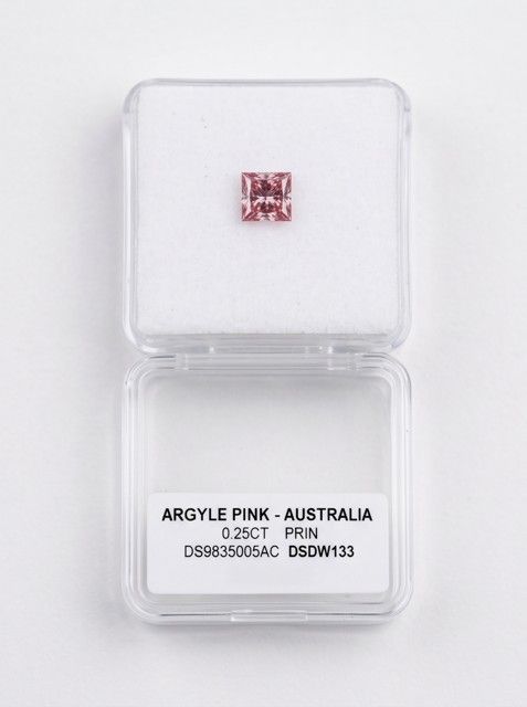 CERTIFIED ARGYLE Princess Diamond 0.25ct PC2 SI