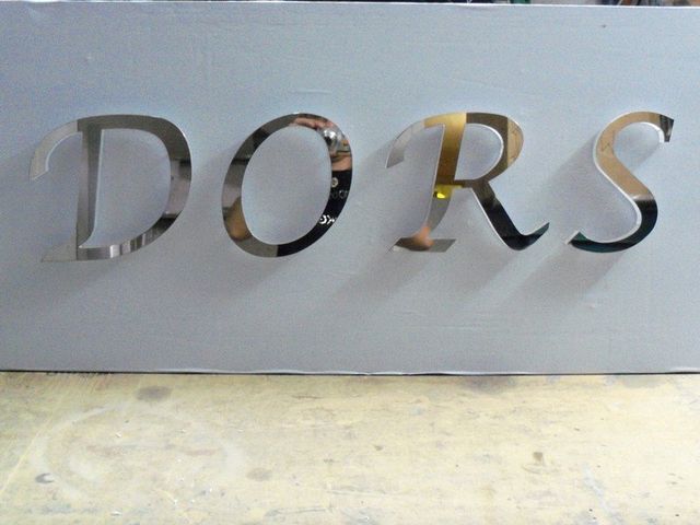 Insegne retroilluminate in acciaio inox Catania