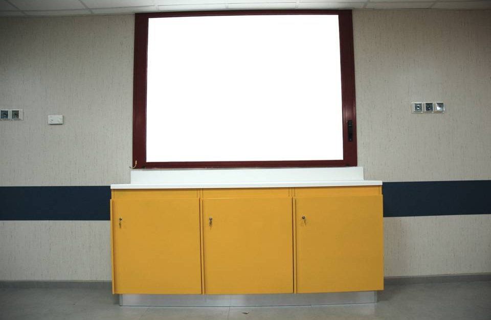 Bancone scrivania verniciata