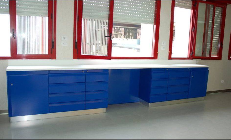 Bancone scrivania verniciata