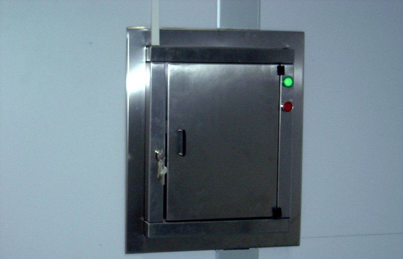 Finestra passaferri piombata in acciaio inox