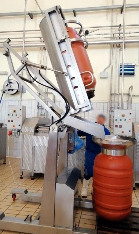 ATTREZZATURE PER CASEIFICI RIBALTA FUSTI