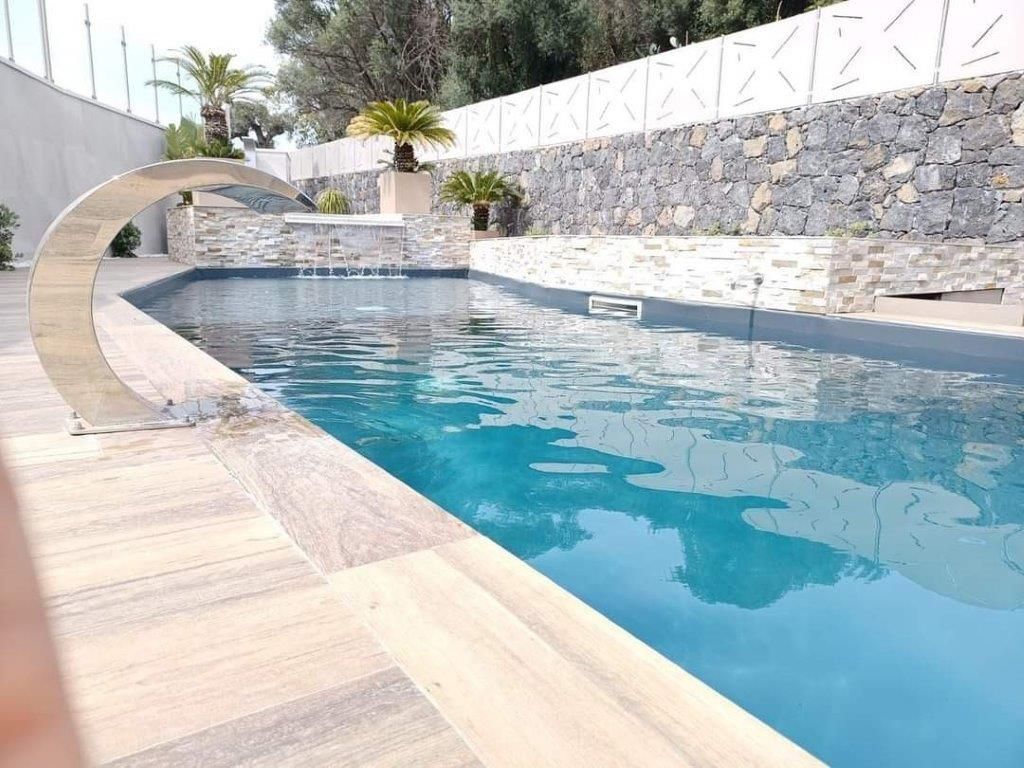 arredi in acciaio per piscine