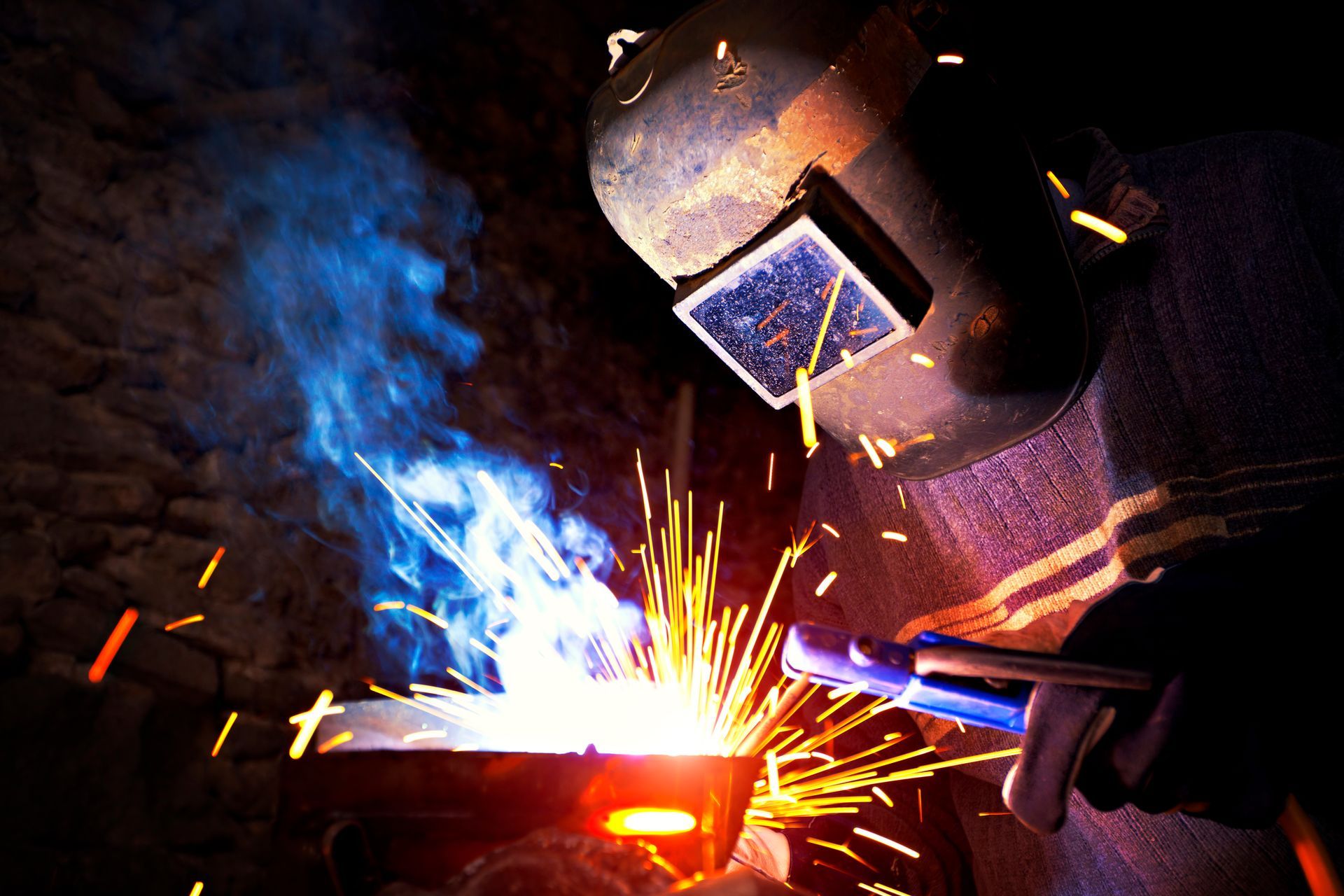 Welder in the mask while working.