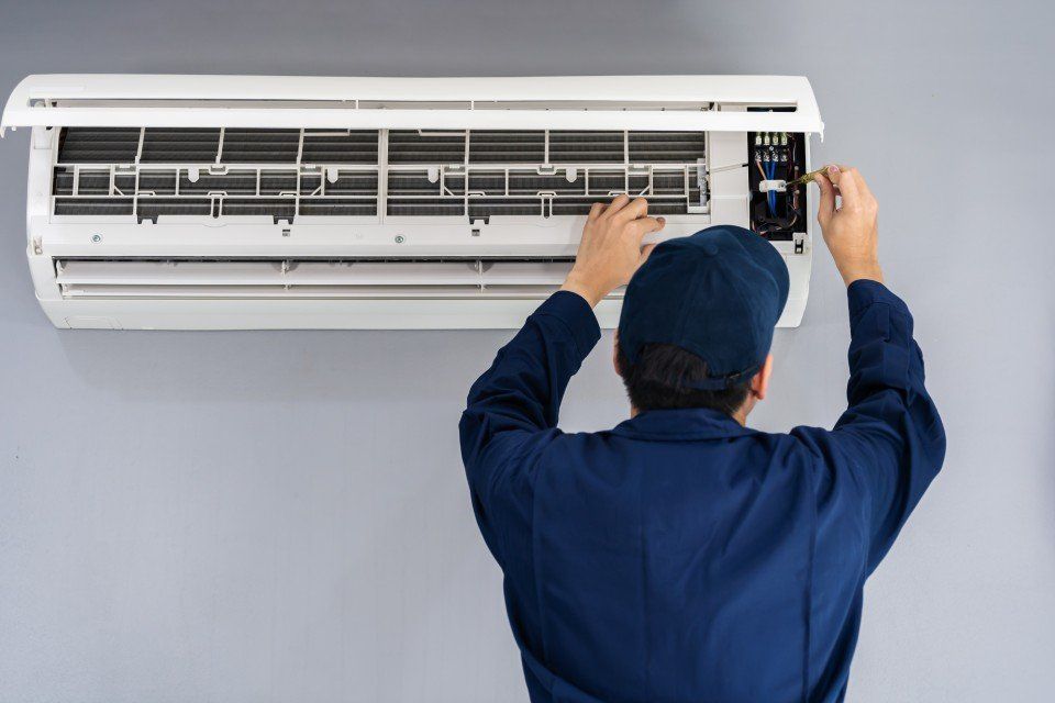 manutenzione di un climatizzatore