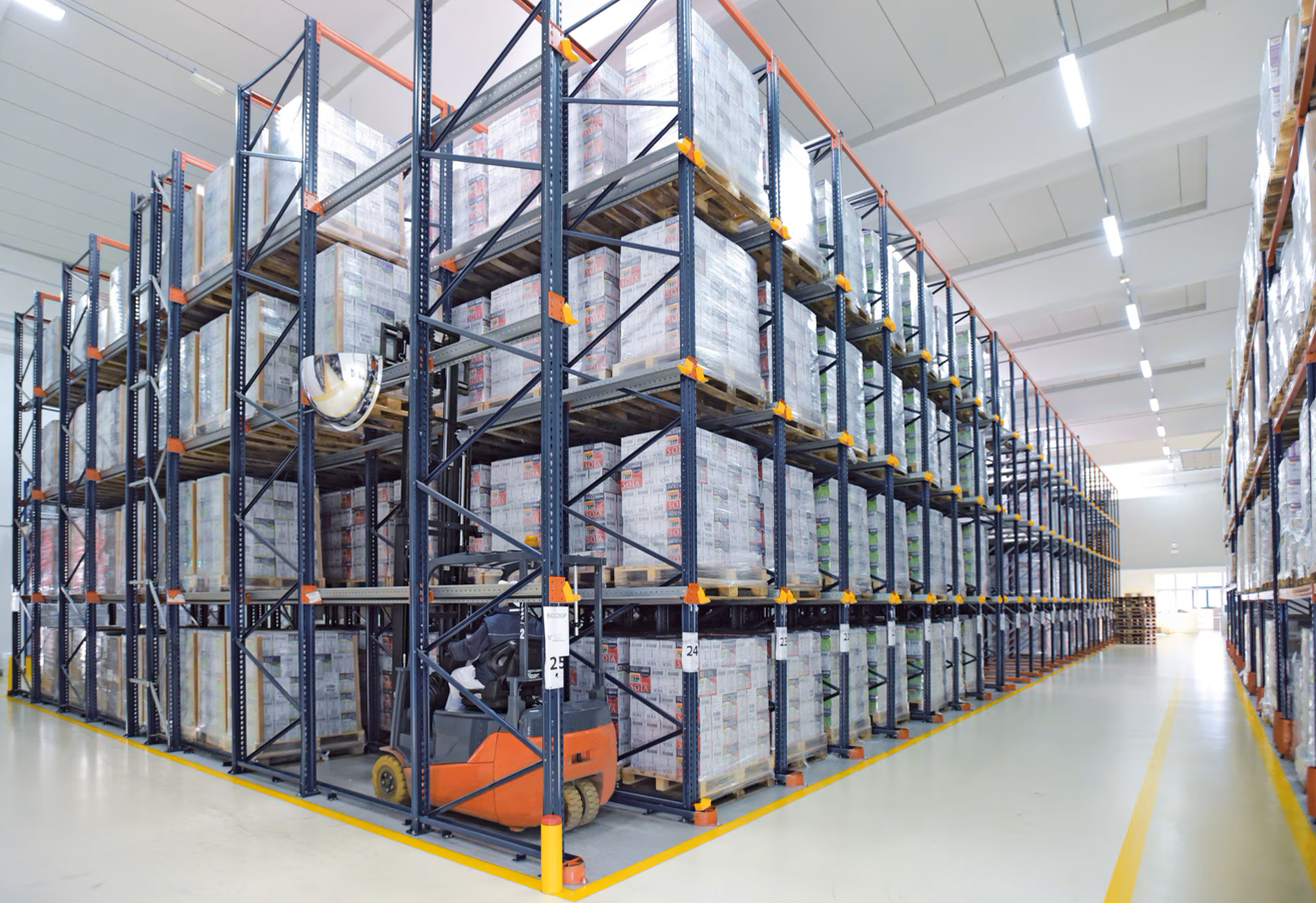 A warehouse filled with lots of shelves and boxes.