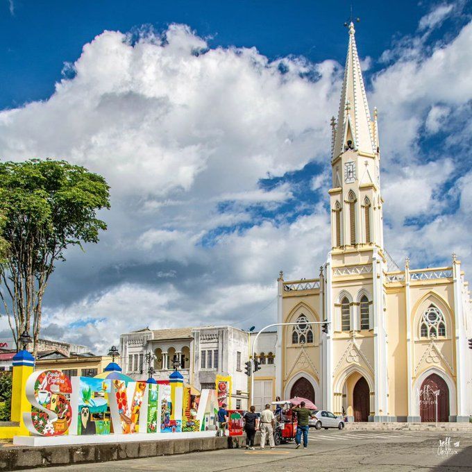 Upside Down House Tour   Sevilla