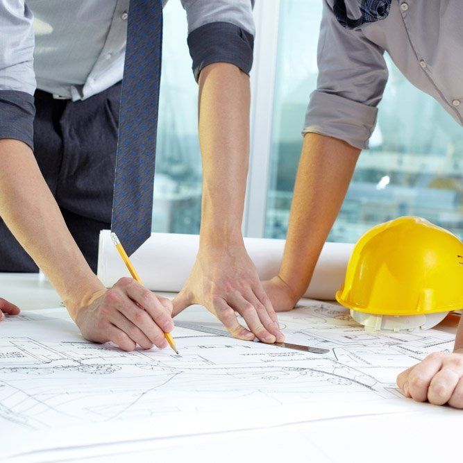 Due tecnici durante la progettazione di un lavoro