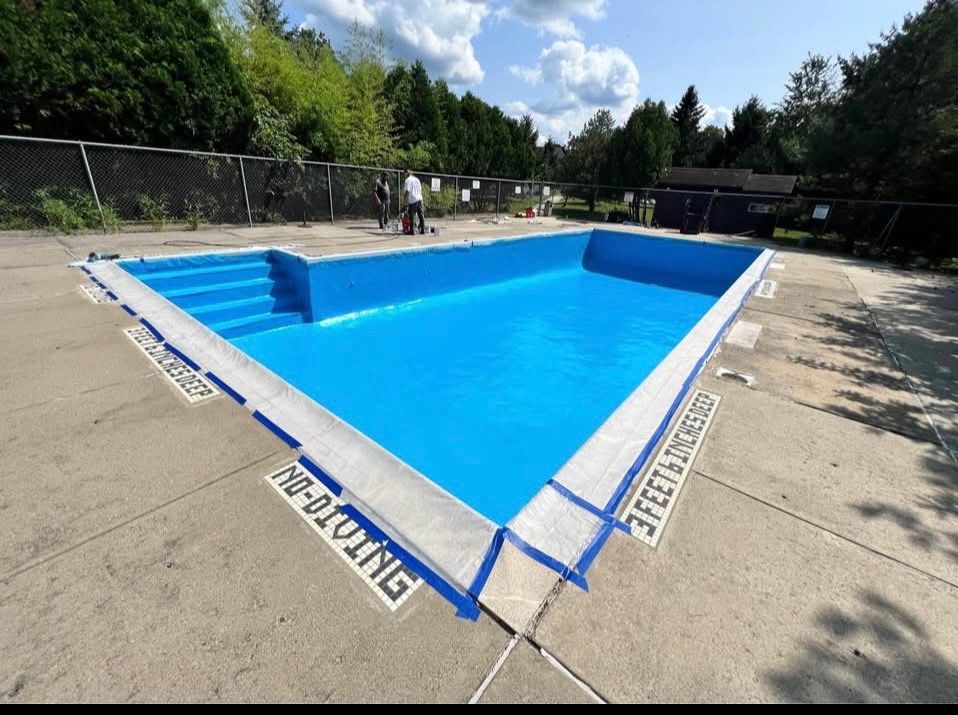 A large blue swimming pool with the words no diving on the side