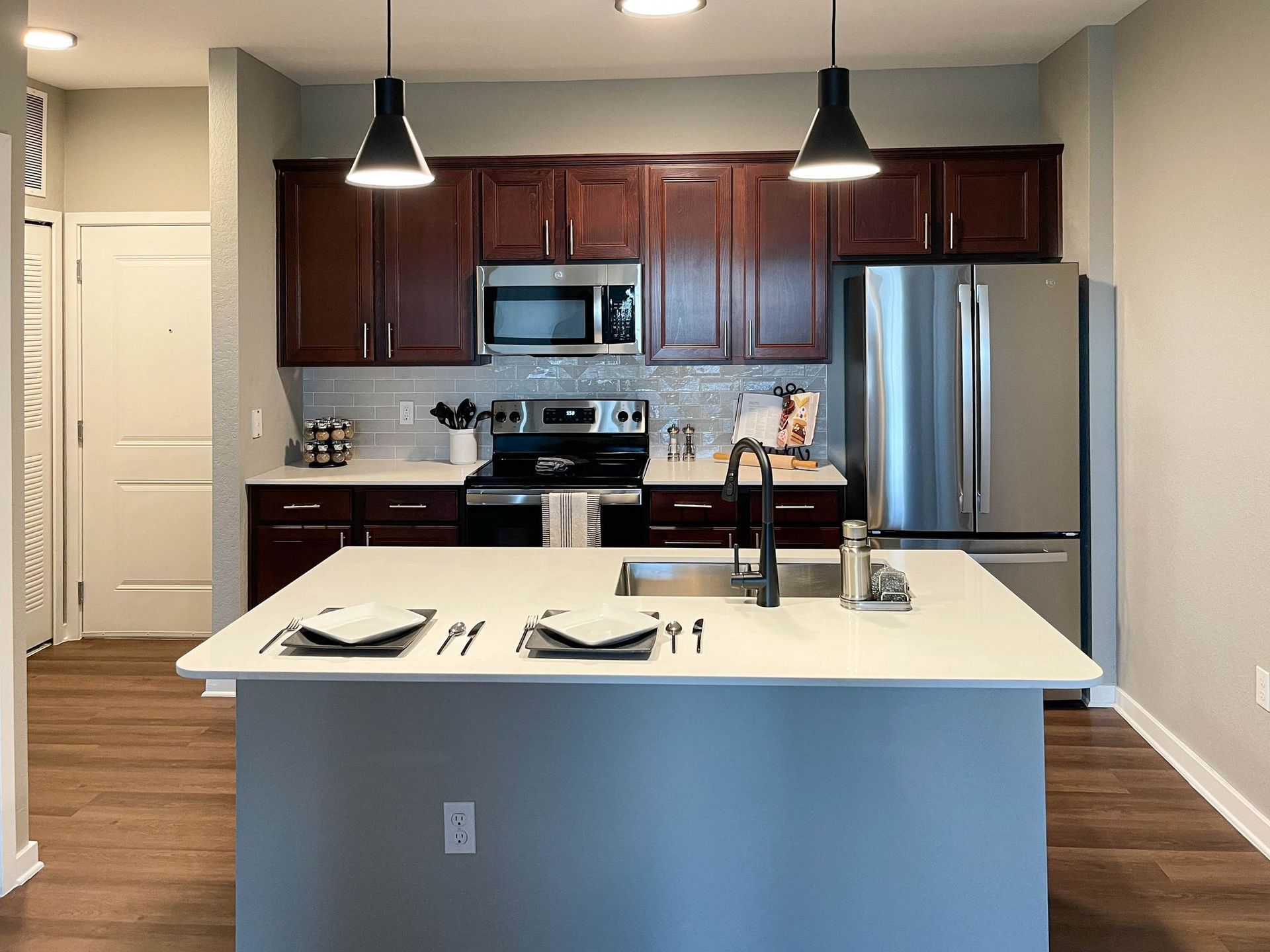 Creekside Ranch apartment kitchen featuring a large island 