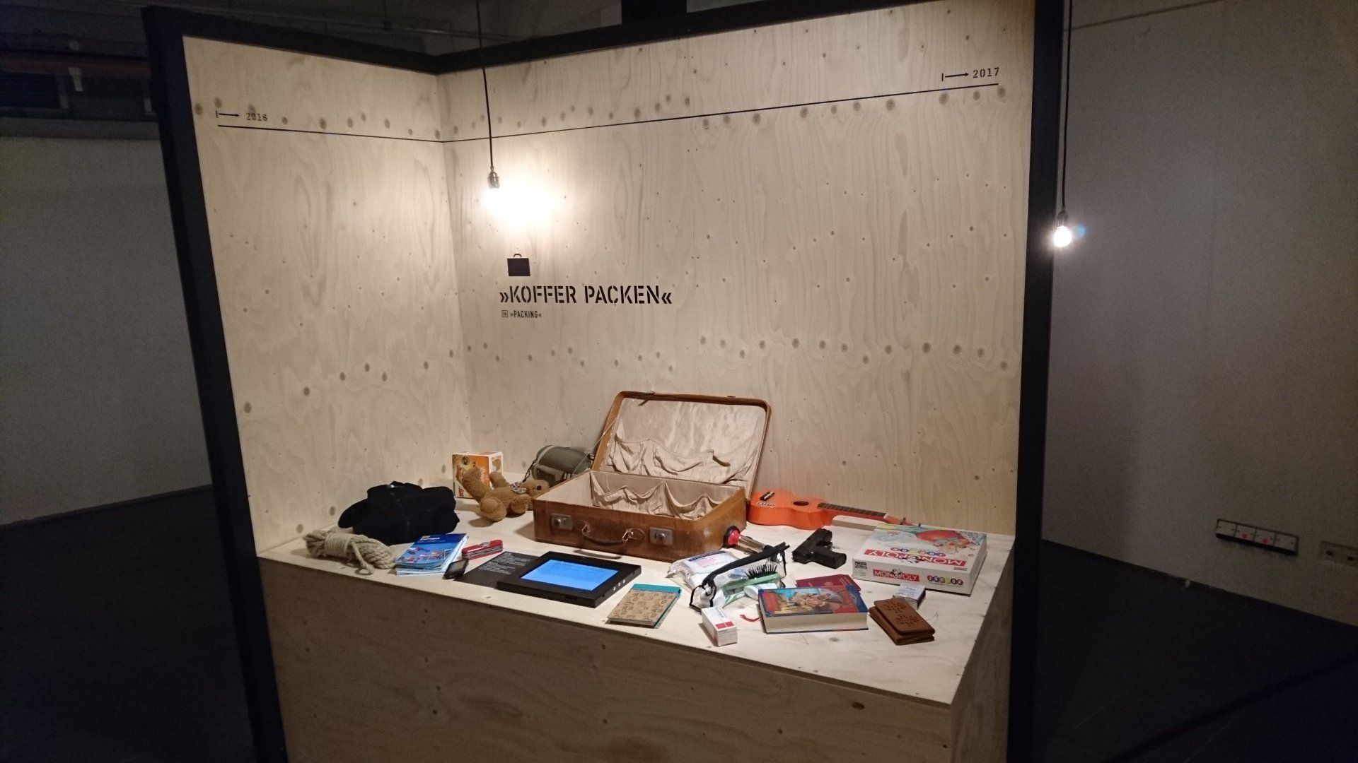 Ausstellungsbereich interaktiver Rätselkoffer Buddenbrooks