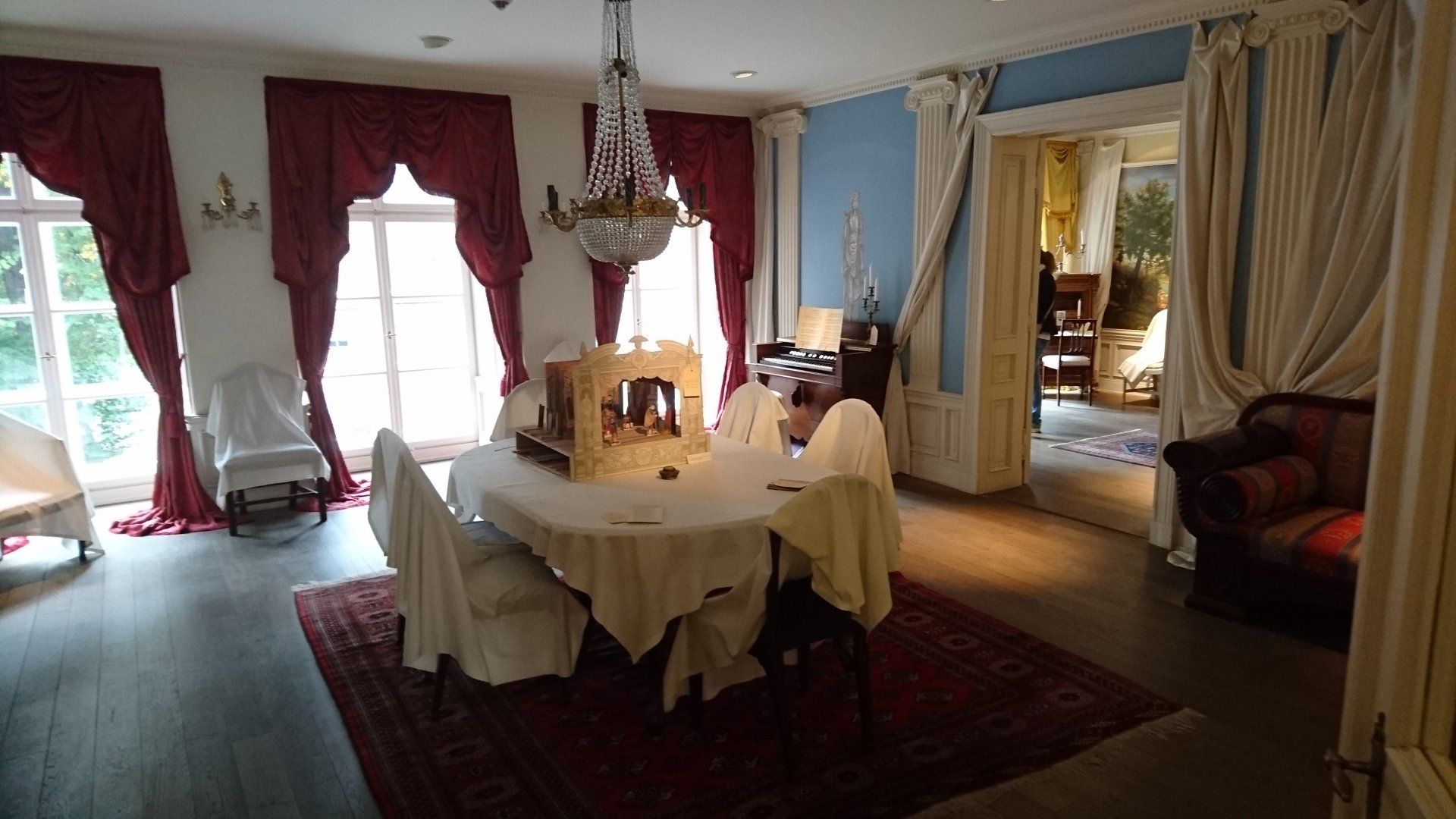 Szenisches Zimmer aus dem Roman 