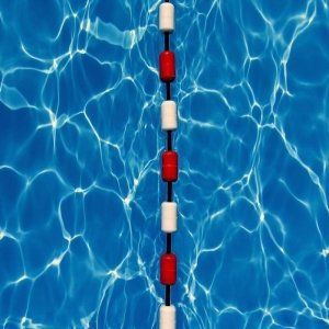 Schwimmleine im Wasser, Ansicht von oben