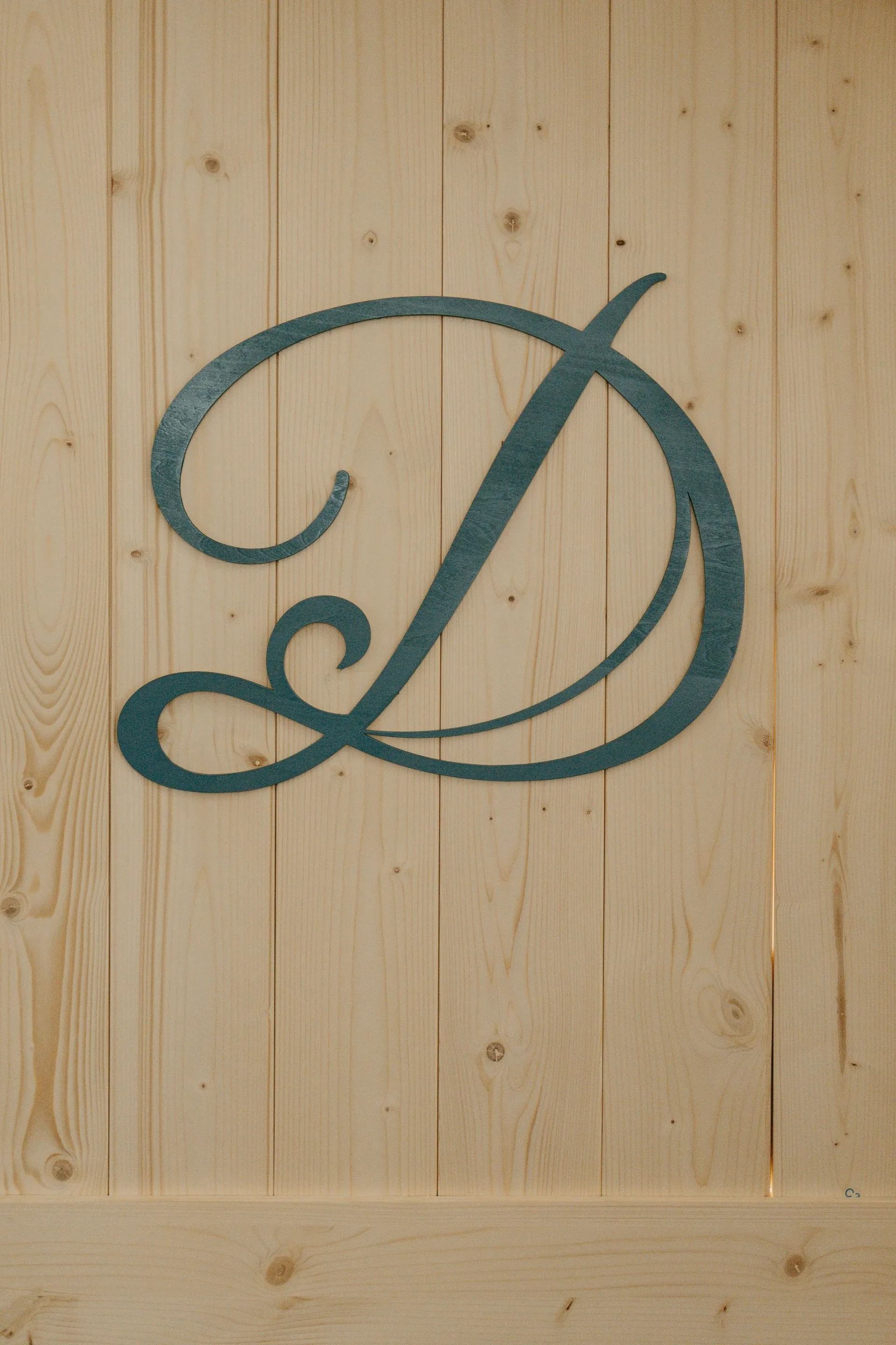 The letter d is painted on a wooden wall