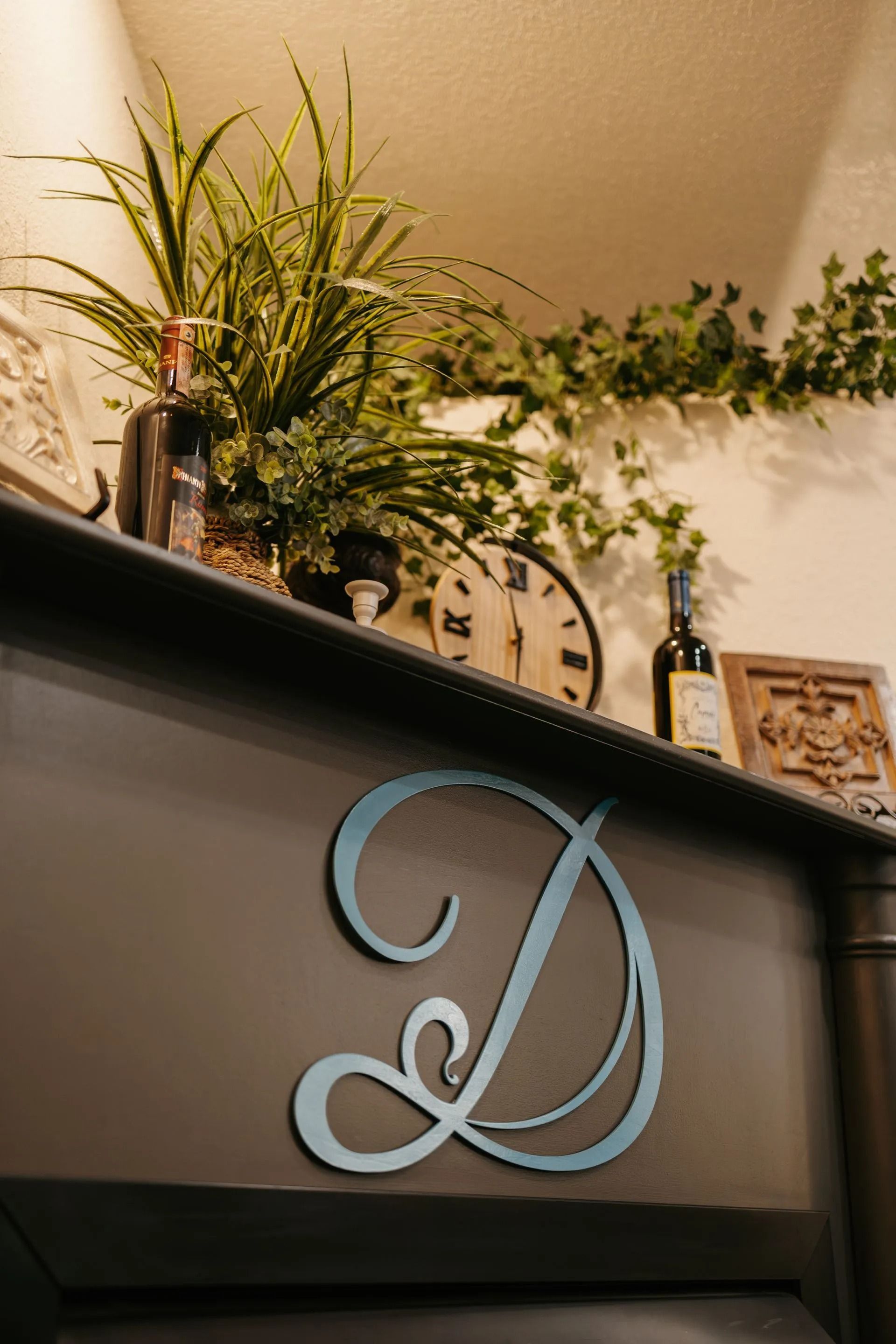 A black table with a blue letter d on it.