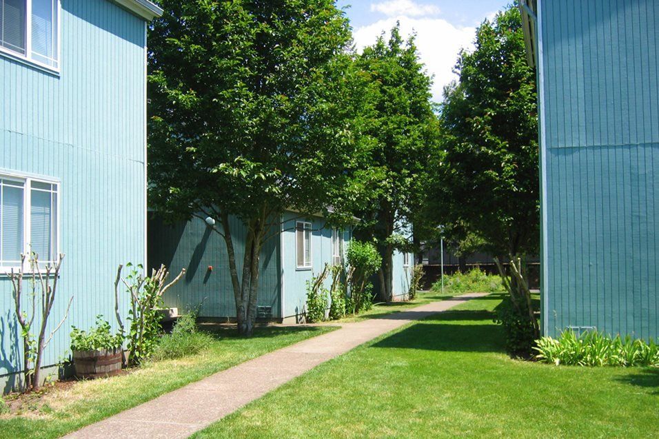 Rainbow Village_Exterior Walkway