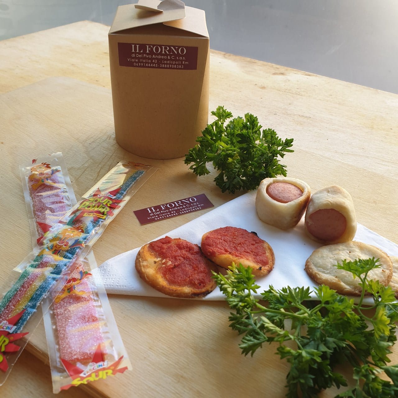 Box con salatini, pizzette e focaccine