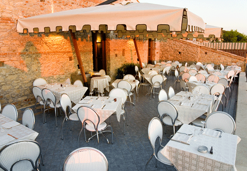 tavoli esterni apparecchiati