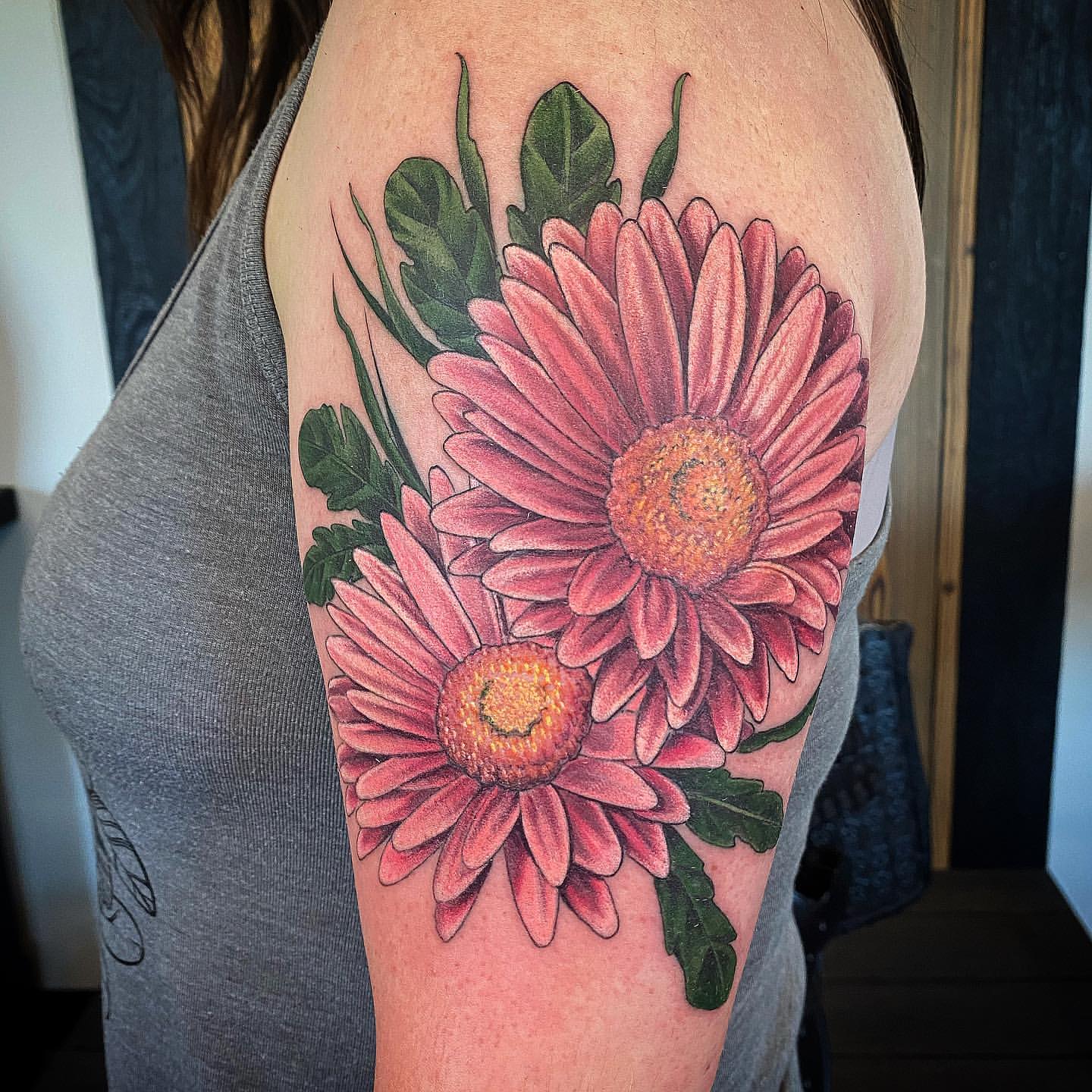 Daisy Flower Tattoo by Dale Moostoos at Crimson Empire Tattoo in Edmonton Alberta Canada