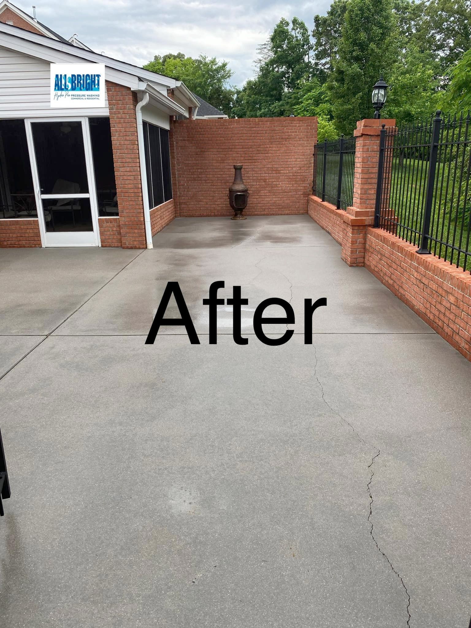 A picture of a concrete driveway after being cleaned.