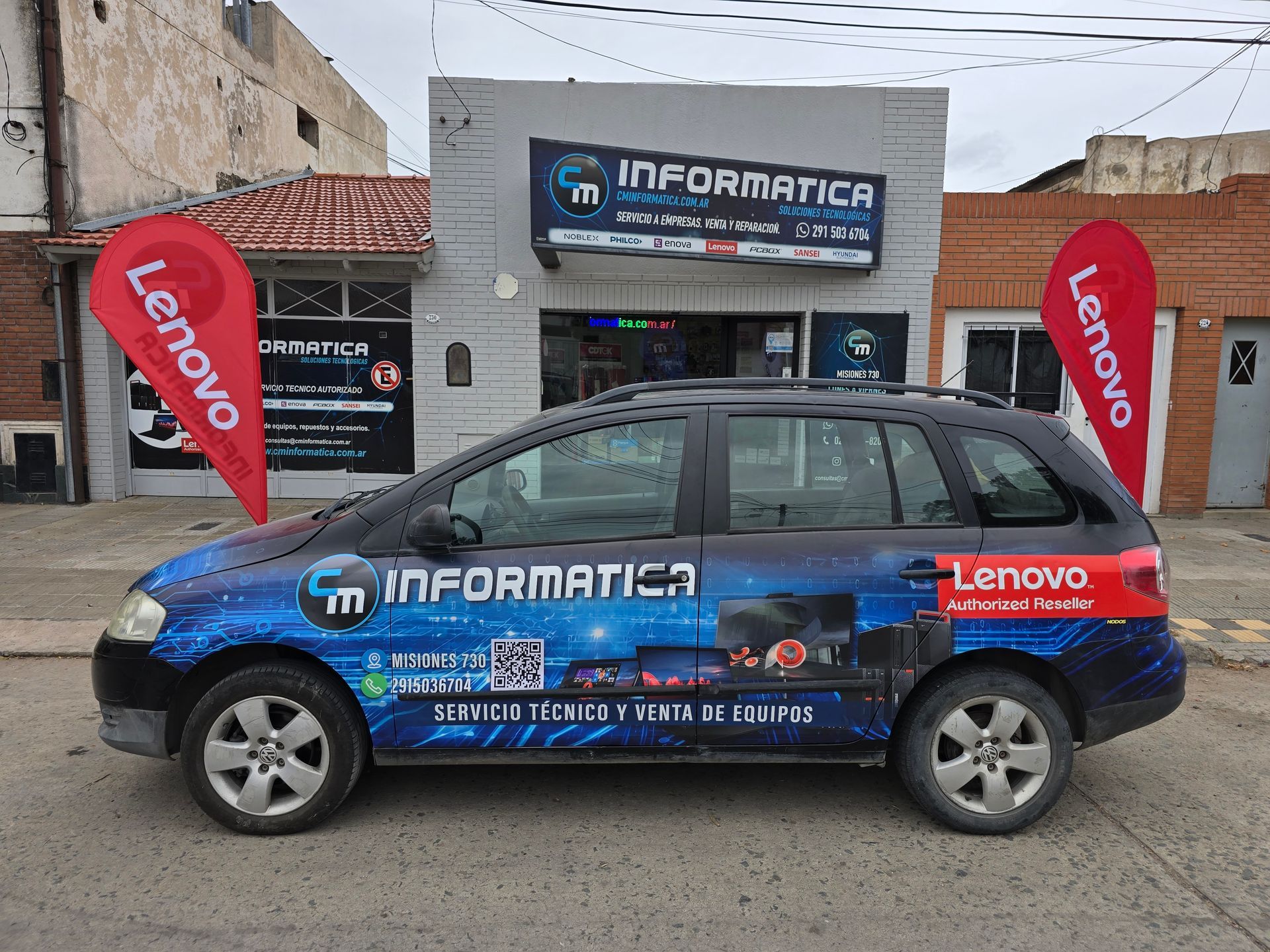 Vehículo de CM Informática utilizado para servicios técnicos en Bahía Blanca