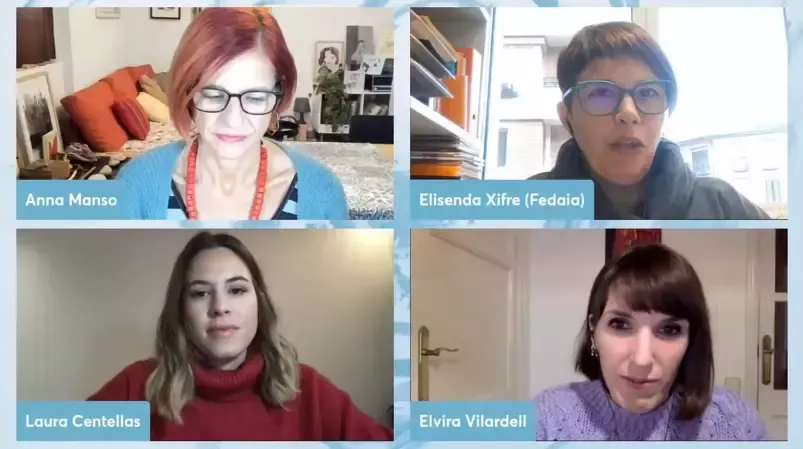 Four women in a video conference; Anna, Elisenda, Laura, and Elvira, are speaking.