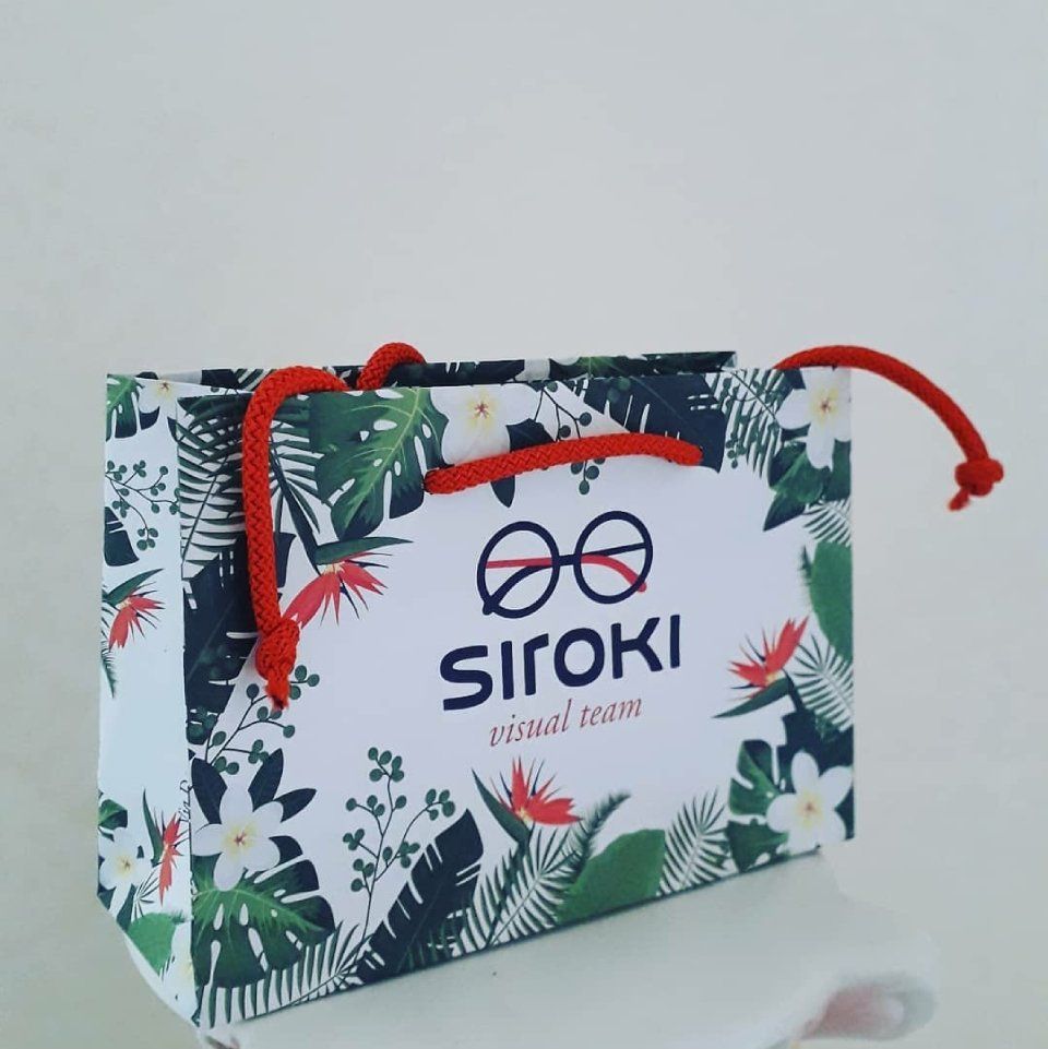 busta plastificata con stampa floreale