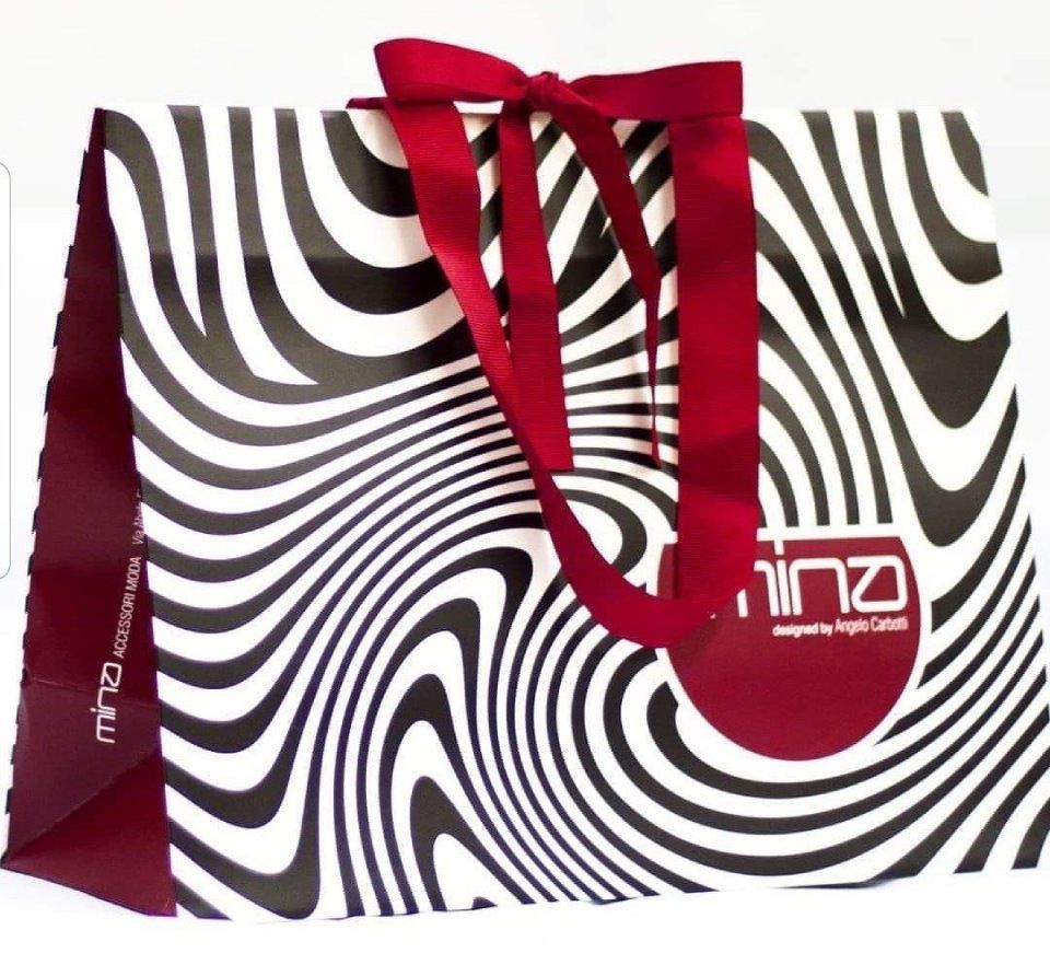 busta personalizzata a Bari bianca e nera