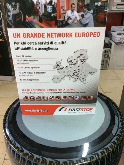 depliant promozionale su cambio gomme per auto