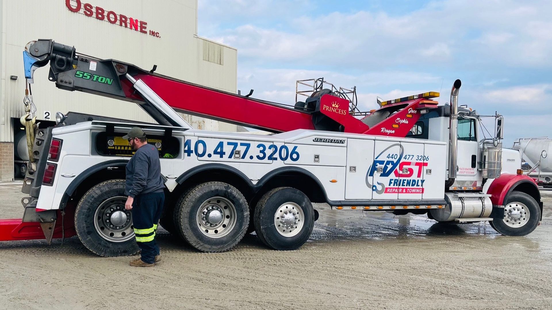 Heavy duty towing at Fast Friendly Repair & Towing in Painesville, OH