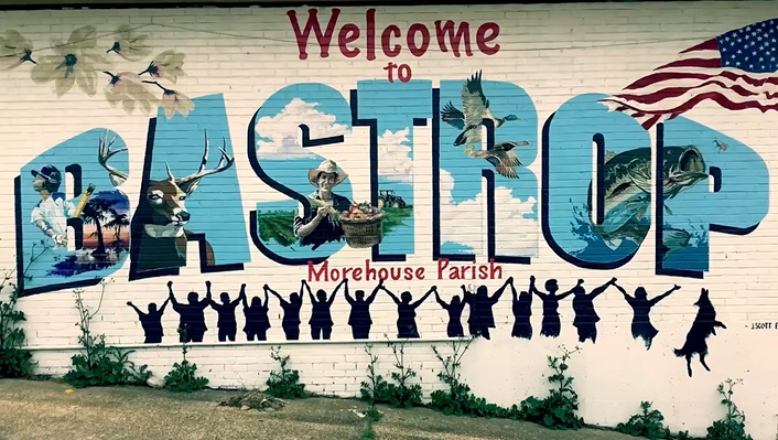 A mural on a wall that says welcome to bastrop