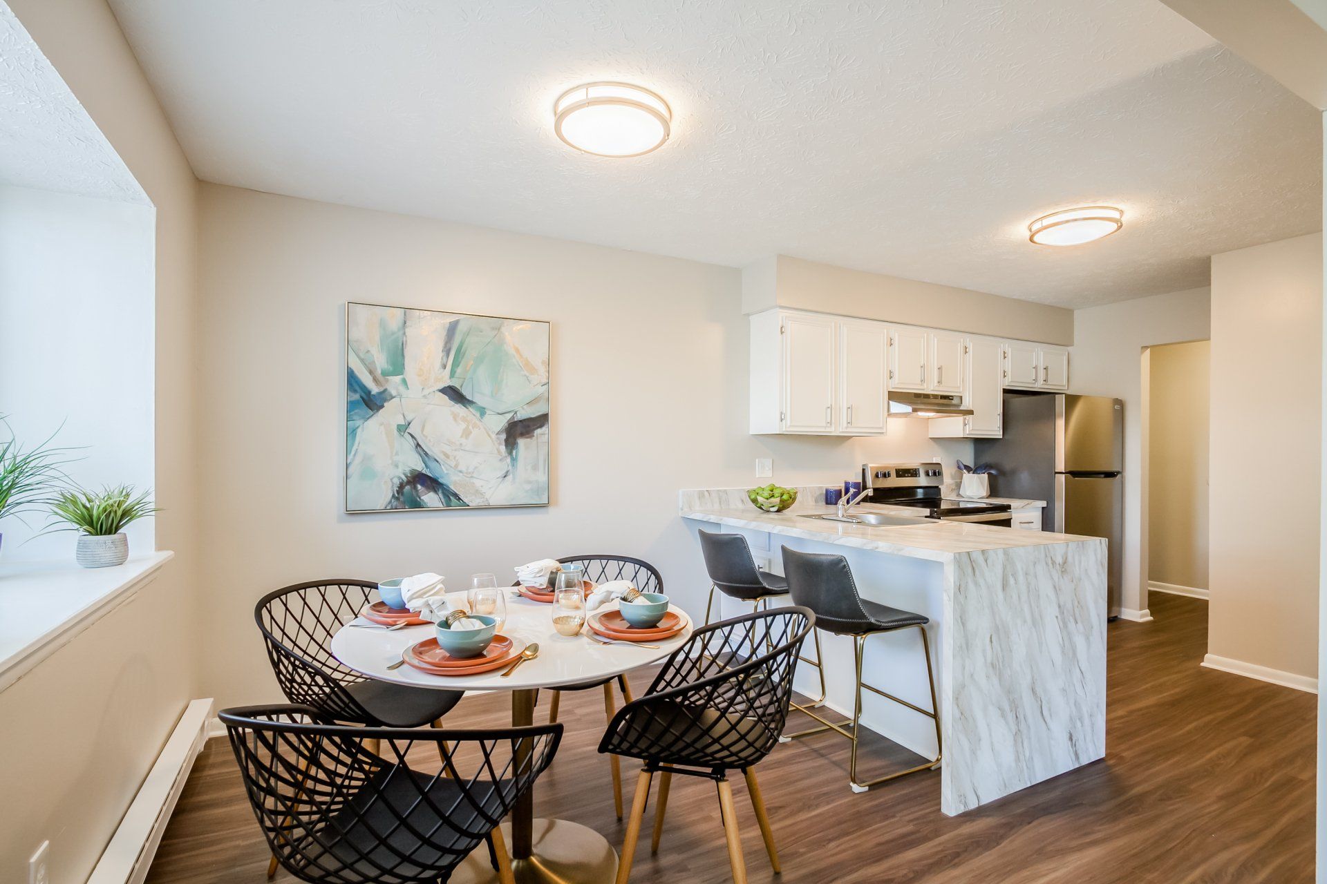 La Croix Court Apartments dining area