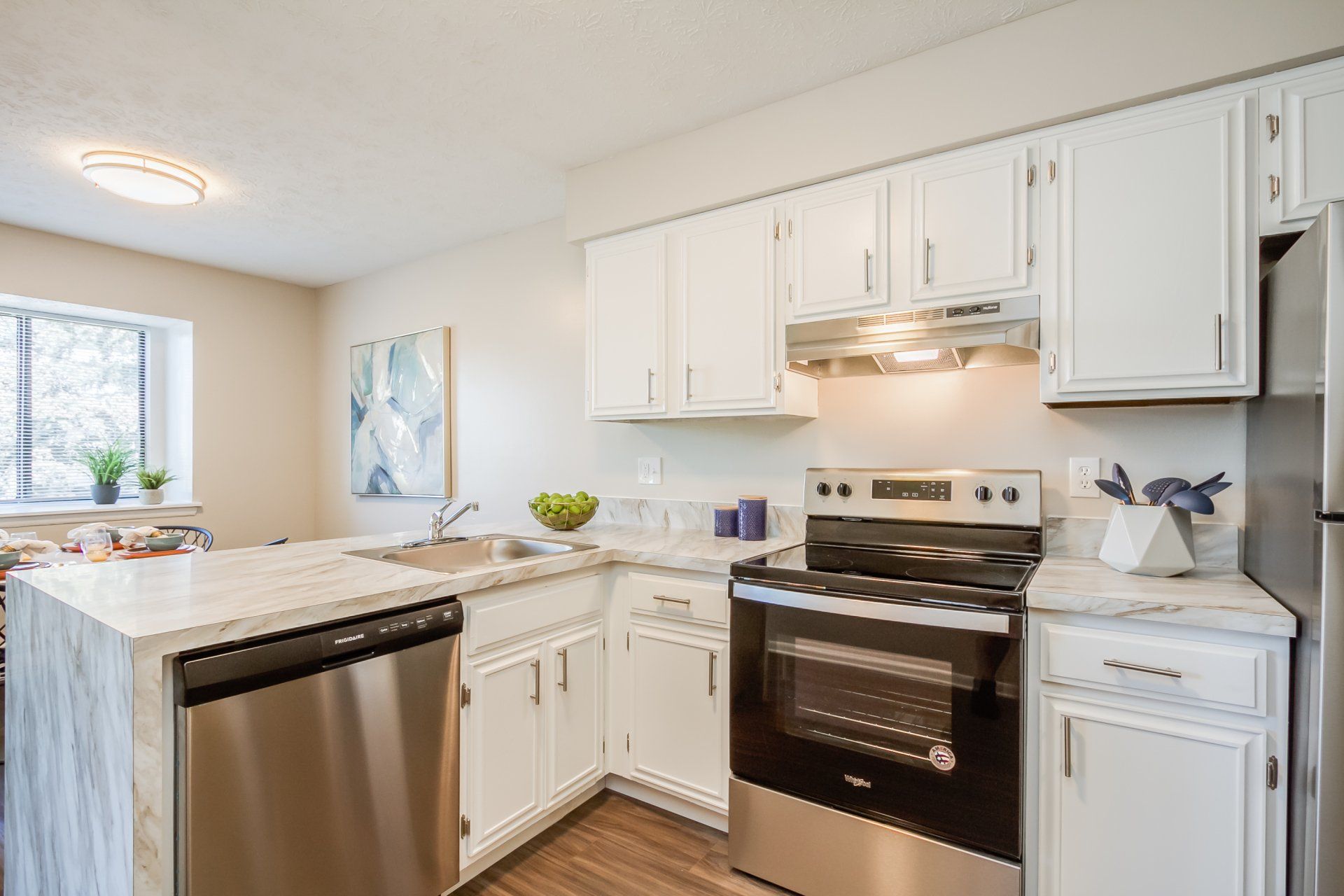 La Croix Court Apartments kitchen