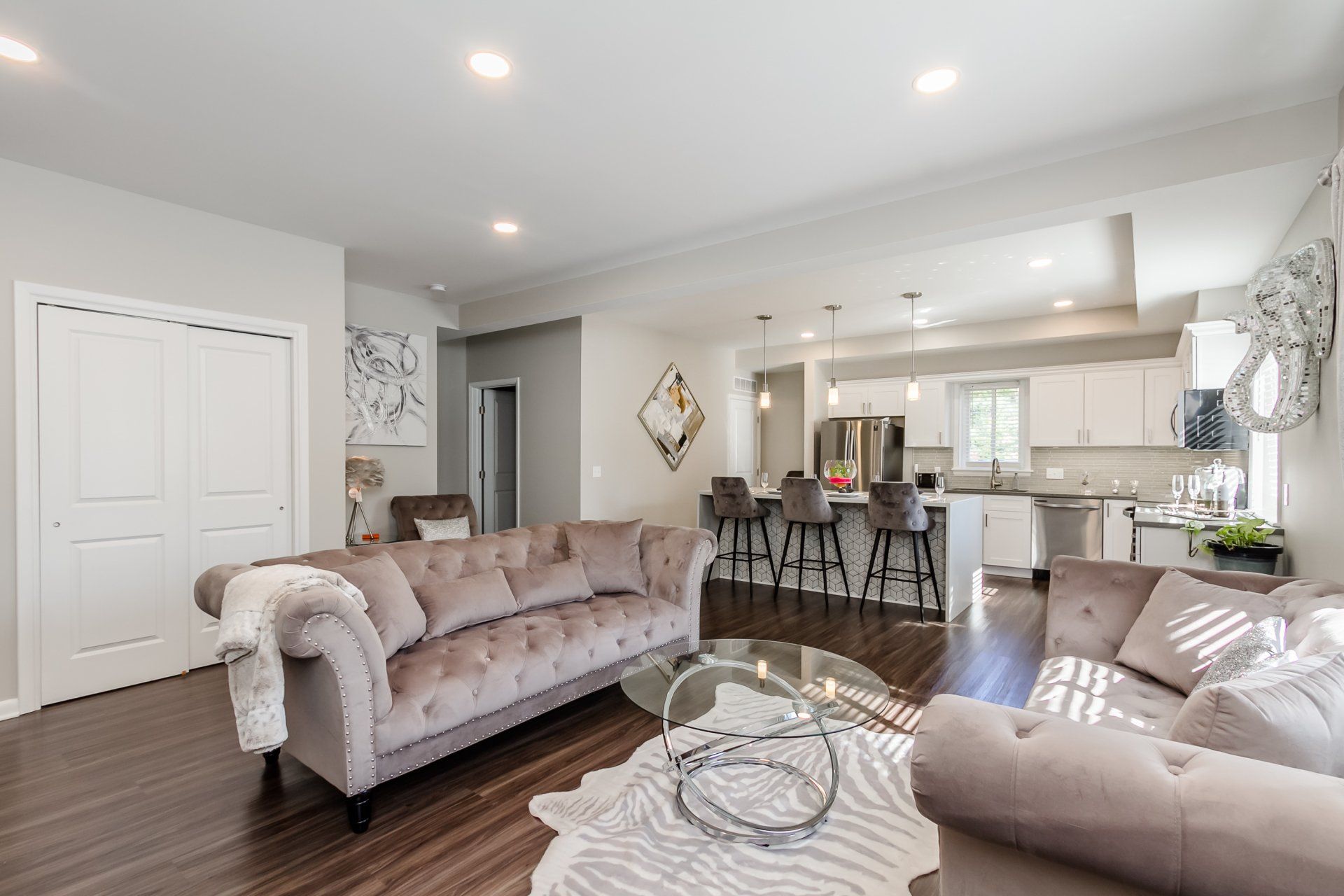 Tour LaCroix Apartments