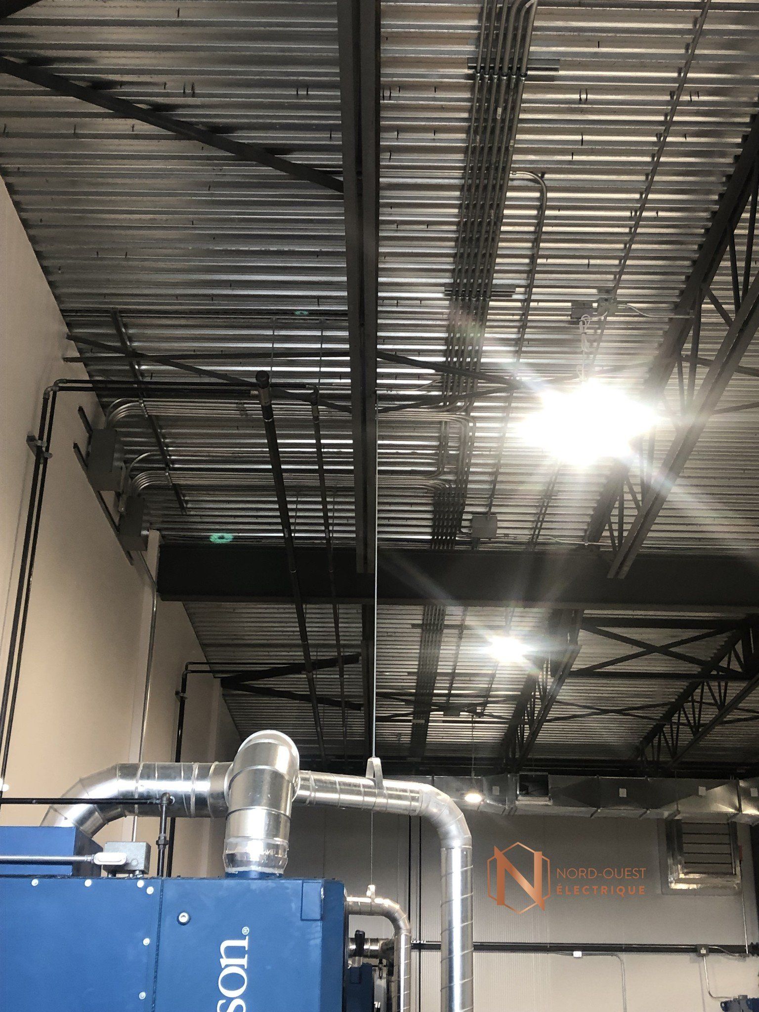 Une boîte bleue avec le mot fils dessus