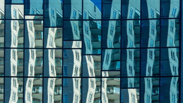 Why do visual distortions happen in glass? And when is it considered a fault? Get the answers in our guide. Why do visual distortions happen in glass? And when is it considered a fault? Get the answers in our guide.