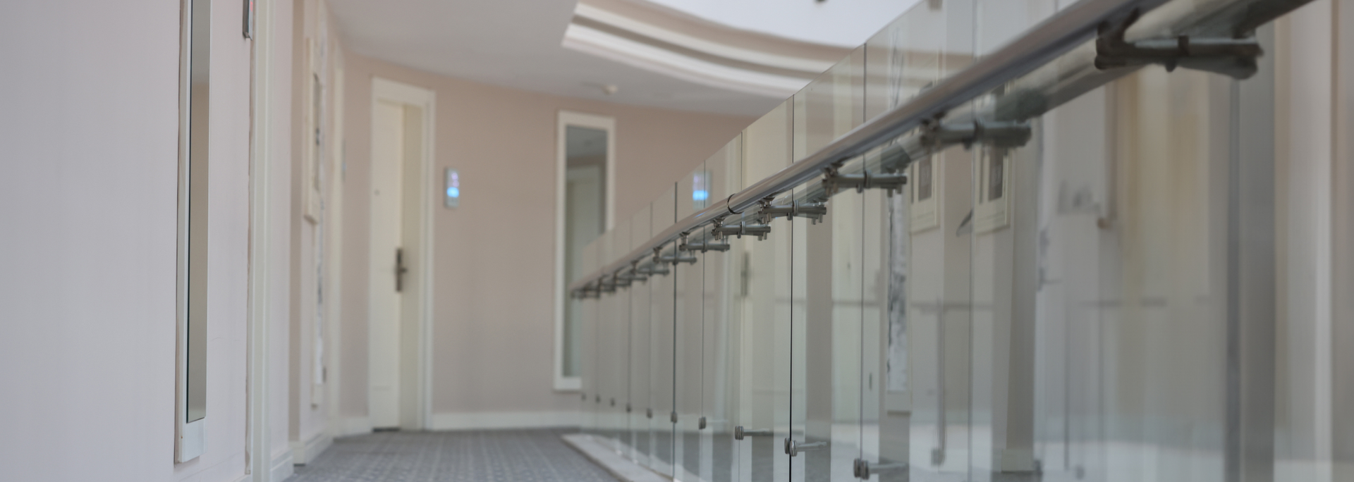Picture of a glass balustrade. 